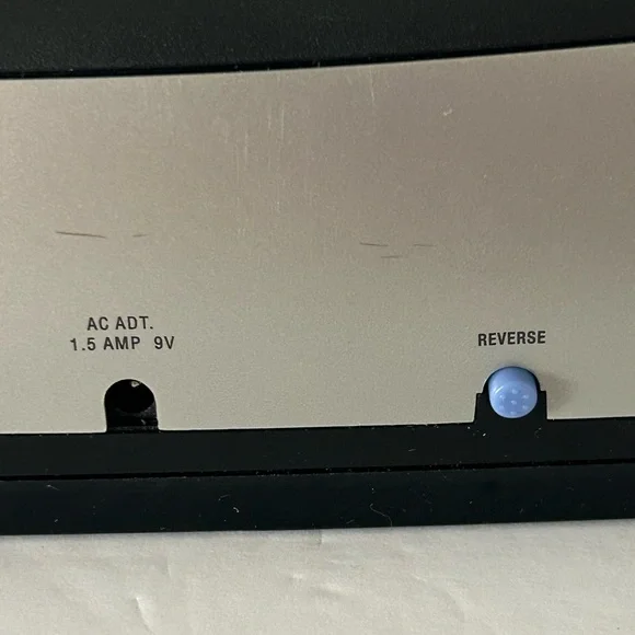 Swingline (2007) Electric Portable Desktop 3-Hole Punch - Batteries Not Included - Picture 11 of 17